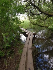 blote voetenpad brug