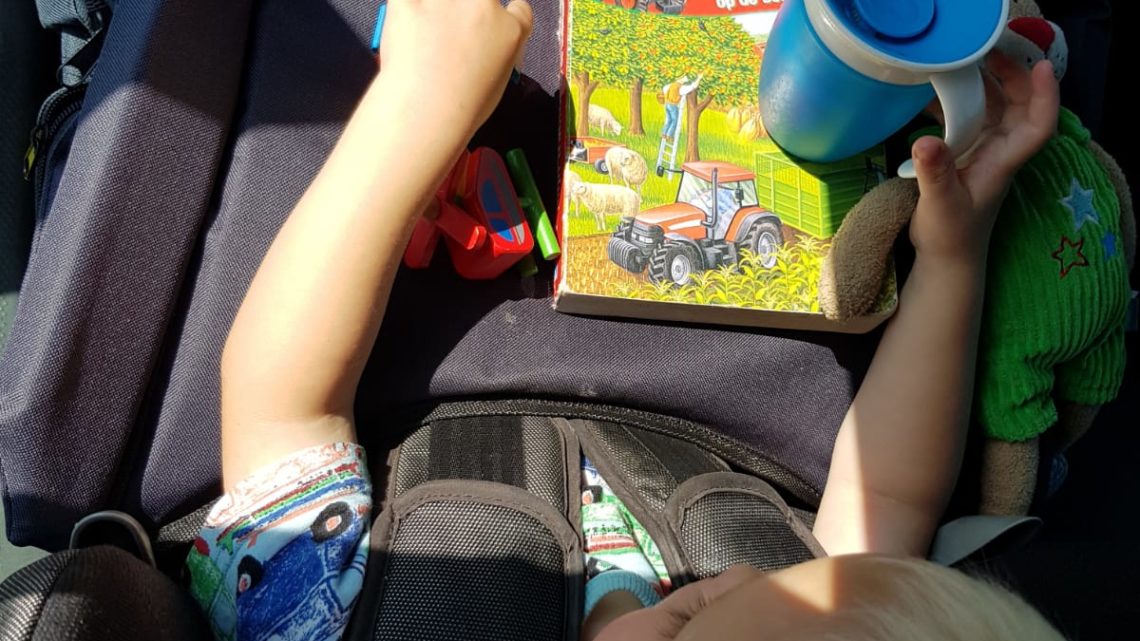 Een speeltafel in de auto.